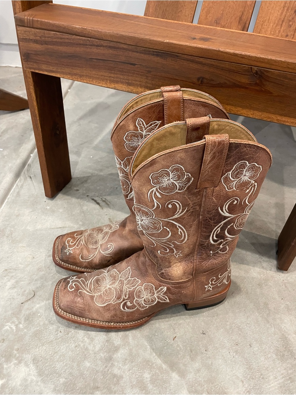 SHYANNE WOMEN'S LASY FLORAL EMBROIDERED WESTERN BOOTS - BROAD SQUARE TOE